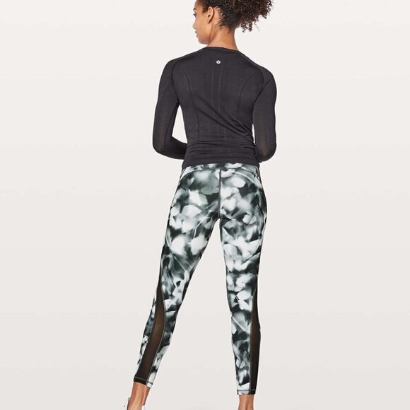 * NWT Lululemon Train Times 7/8 Pant in Blush Blossom Alpine White Black Size 4 - Picture 4 of 8